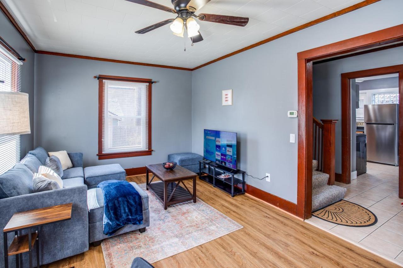 Spacious Home With In-Unit Laundry, Parking, 1Gb Wifi, & Patio Deck روتشستر المظهر الخارجي الصورة