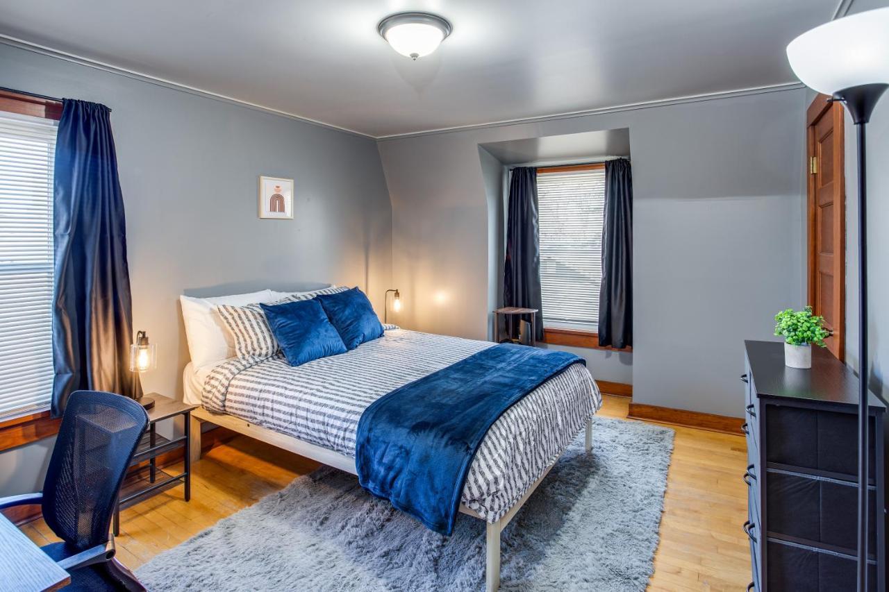 Spacious Home With In-Unit Laundry, Parking, 1Gb Wifi, & Patio Deck روتشستر المظهر الخارجي الصورة